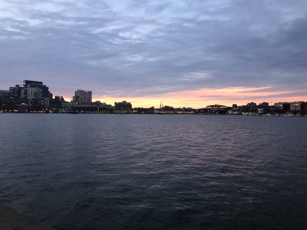 ElizaJaneLee's tweet photo. First run of the spring in preparation for the @BAA #Virtual5k next month! #BeautifulBaltimore #SunsetRun https://t.co/t2n6JFKFxQ