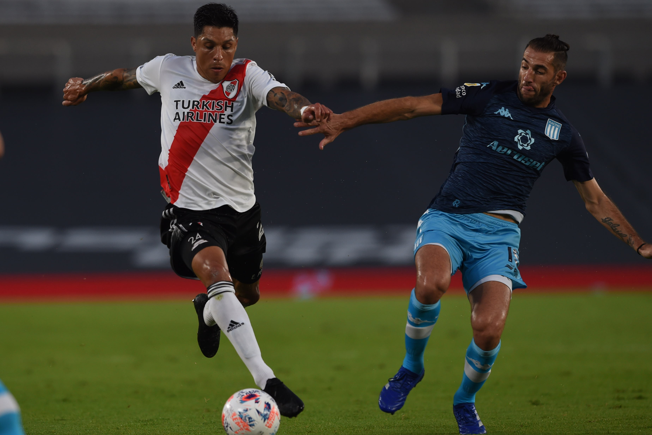 River no pudo lastimar a un Racing bien plantado: empataron 0 a 0