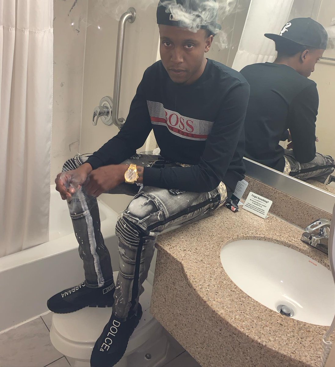 LorMauddd's tweet image. “Neva show my feelings nowadays it’s hard to read me👿when shit get tough tell me you won’t neva leave me”!! #Freedareal🔓 #MoWorld💔