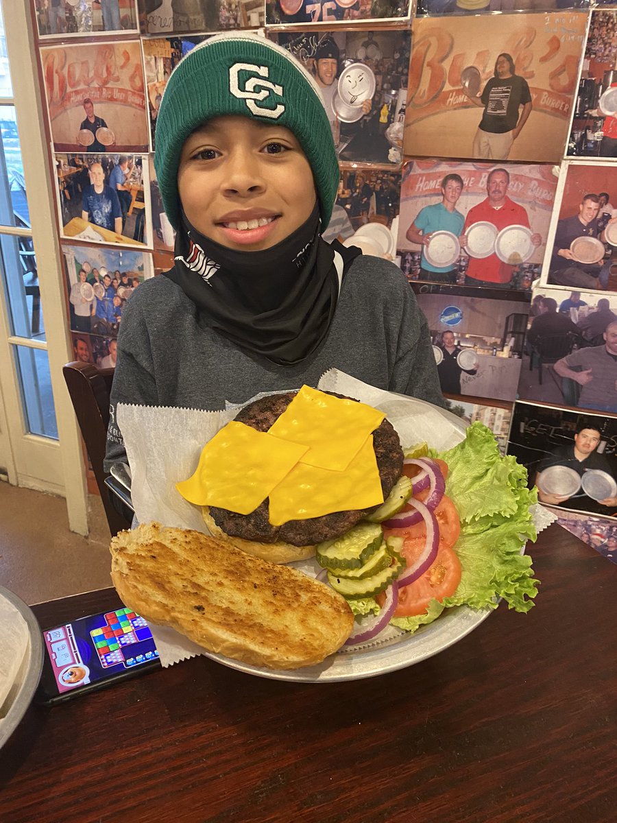 FonsoWhite1's tweet photo. These 2 kids of mine. Dad that burger is insane😂 #biguglyburger @BubsBurgers https://t.co/HYtRYimfjw