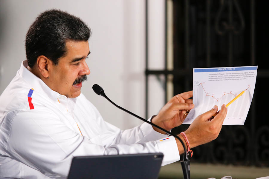 RedRadioVe's tweet photo. Presidente @NicolasMaduro: ¿Dónde se contagia la gente? En las rumbas, en los restaurantes, en los cumpleaños. Para todo esto sobrará tiempo, por ahora cuidemos la vida. https://t.co/KkCA3pVvZm