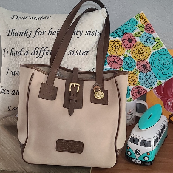 phoenixfinds1's tweet photo. So good I had to share! Check out all the items I'm loving on @Poshmarkapp #poshmark #fashion #style #shopmycloset #dooneybourke #unknown #levis: https://t.co/s3HGjJqGIl https://t.co/I78dNNyIaa