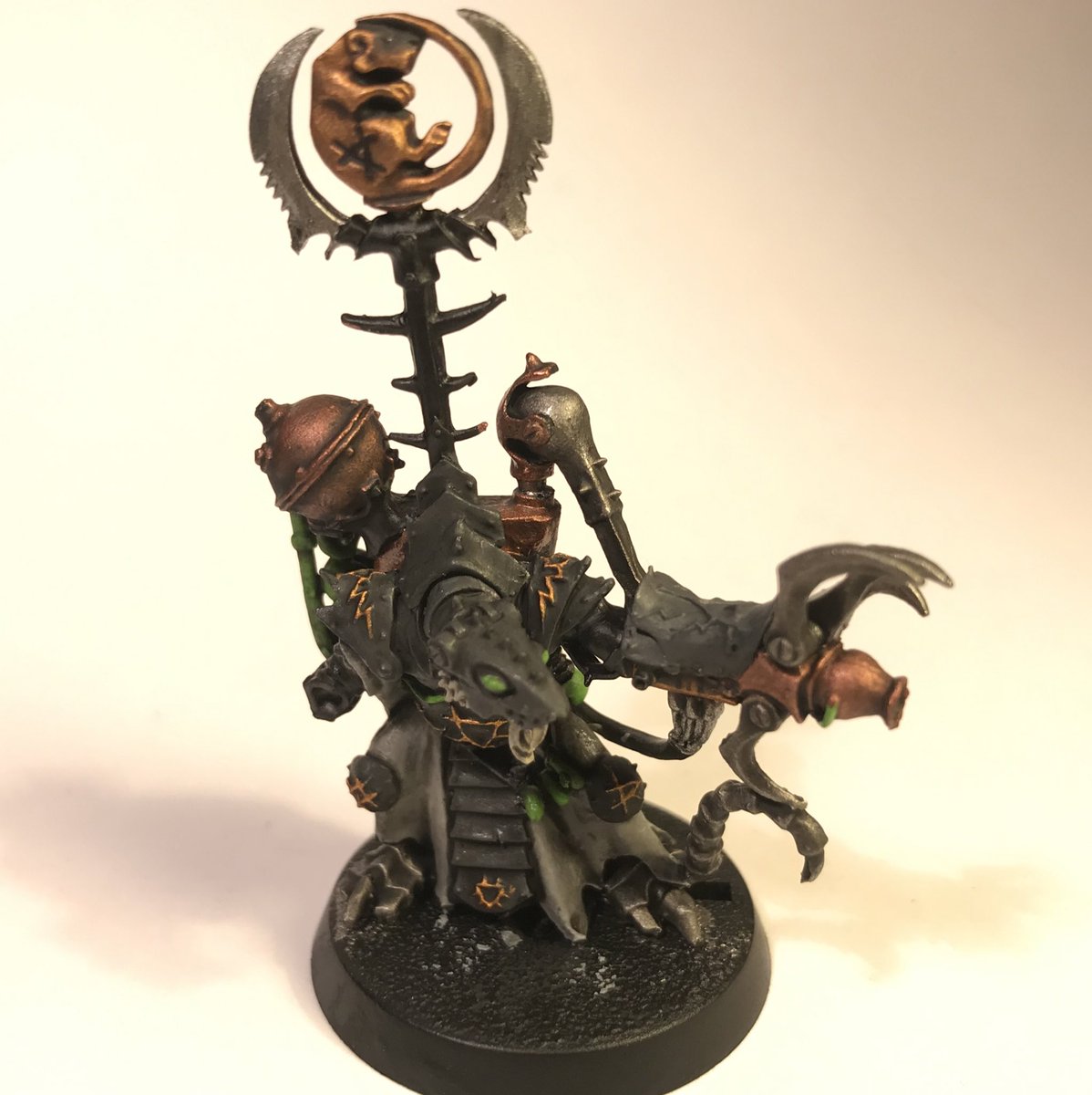Vulkans_Forge's tweet photo. Itโs coming together ๐ I want to put a couple of highlights on the fur and the armour on the back of the claw ๐ #Warmongers #WarhammerCommunity #PaintingWarhammer #Skaven #AgeOfSigmar #IkitClaw #hobbystreak #ArchWarlock https://t.co/zNJxg500MO