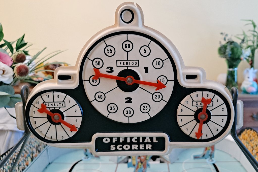 TableHockeyHub's tweet photo. One of my personal favorites: the hulking artistry of Gotham G-1600. One of the sturdiest games from the 60s topped off with one of the most fragile scoretowers ever produced. The striking Art Deco style box can't be beat #tablehockey #gotham #rodhockey https://t.co/fQKEYk19c1