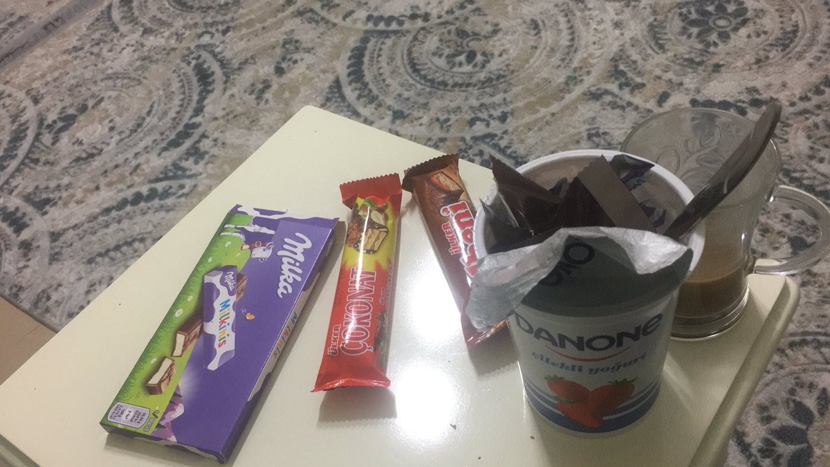 AnkaradaskerG's tweet photo. @nicoleart21 İçiyorsan kendnede bakacaksn yani alet formdan düşmemeli 😂😂😂 https://t.co/8E0FOegBUJ