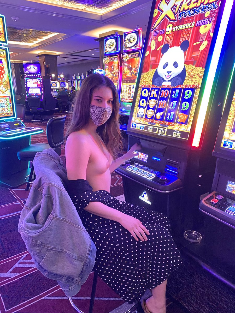 btrixortreat's tweet photo. Boobs and Vegas, a classic pair 🎰 
#vegas #publicflashing #publicnudity @GWCflashing @flashingretweet https://t.co/akA9gFRQvP