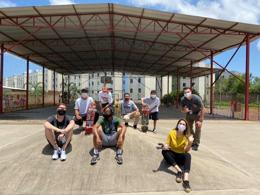 São quatro episódios. 

1º - A PANDEMIA E O FLIP 360° 

O primeiro foi gravado na Restinga, um dos bairros mais populosos e violentos de Porto Alegre. A <a href="/kellytdc/">Kelly Costa</a> mostrou a luta do Skatinga para não fechar as portas. 

📺 globoplay.globo.com/v/9374500