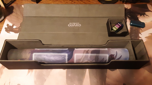RevTimTCG's tweet photo. For your main playmat, I would recommend getting the @UltimateGuard Flip’n’Tray mat case. Because it is sturdier than the tubes so no damage will happen to your playmat as well as providing a small tray for coins and dice. It can also fit up to two playmats.

#UseProtection https://t.co/wHyMRWdyCT