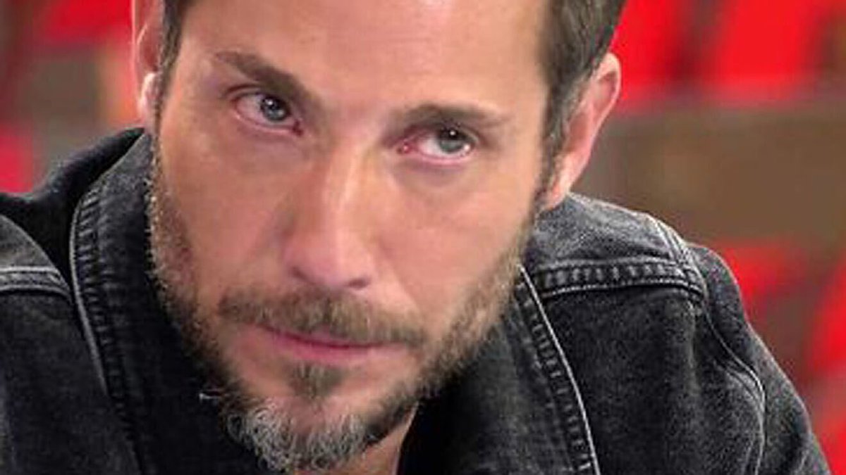 ValeComenta's tweet image. ¿A quién apoyáis?
Rt🔁 AD
Fav❤️ Rocío Carrasco
#RocíoVerdad2