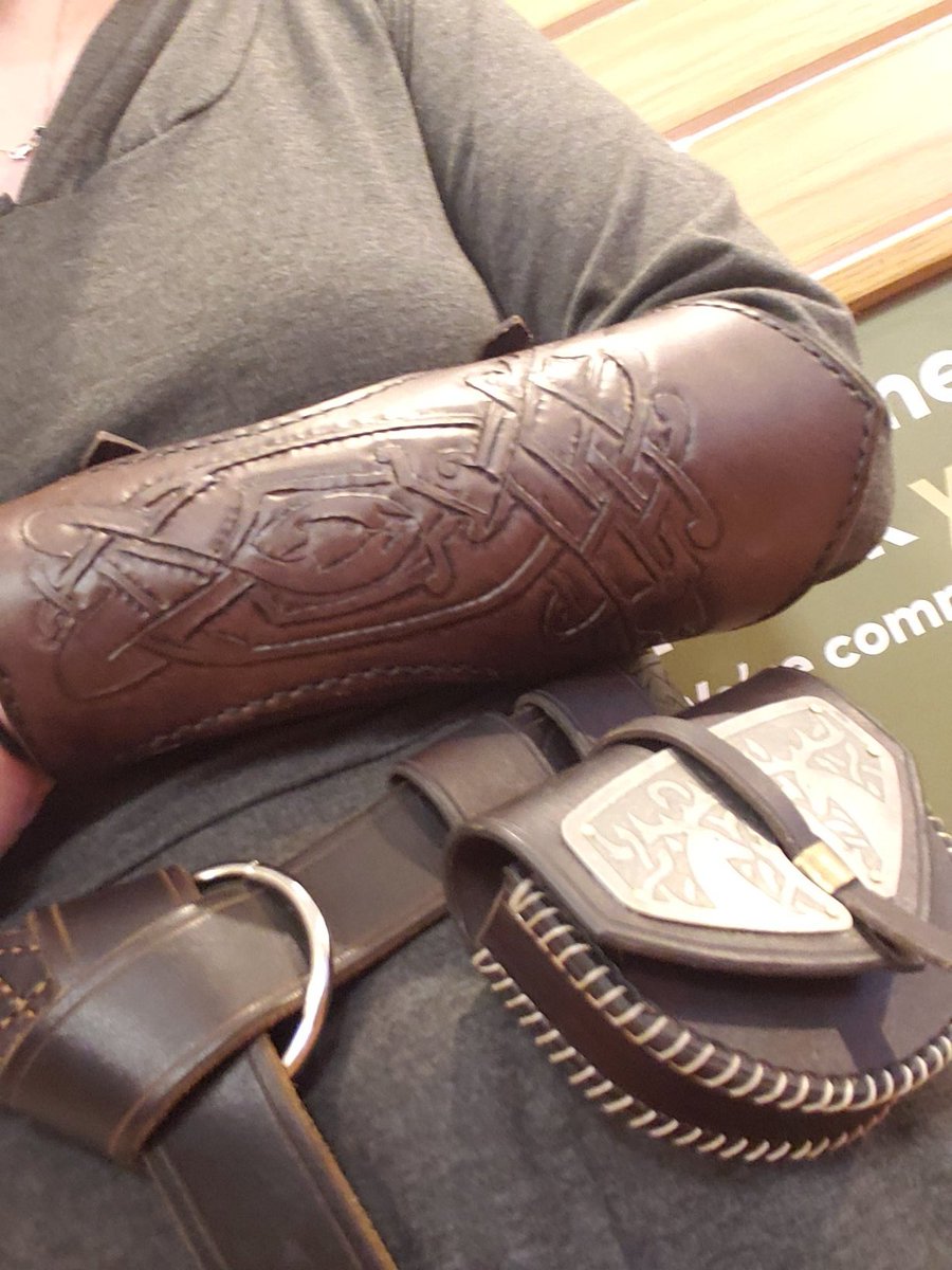 Why yes. Yes I DID go out in public in garb today. Thanks for asking! 

#larp #cosplay #fantasy