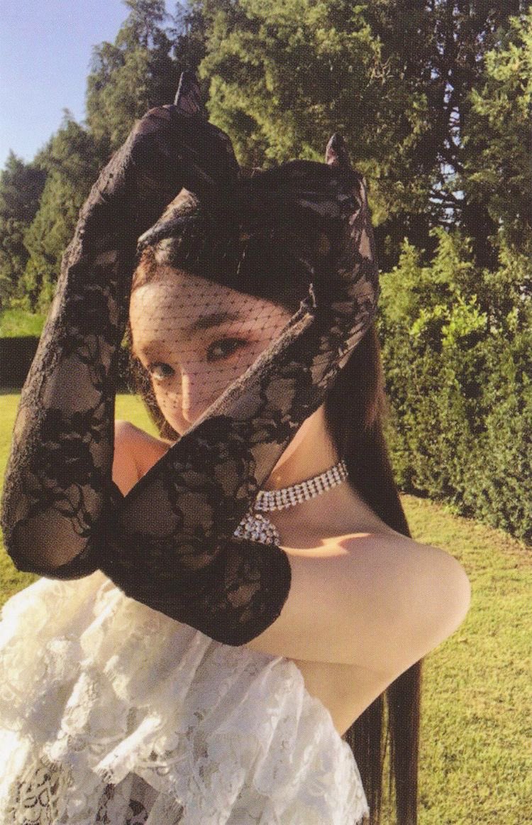 starryvelvett's tweet photo. happy birthday to the most divine human to grace this planet <3 ily irene @RVsmtown 
#HappyIreneDay #our329wishesforirene https://t.co/me8WpDhxcx