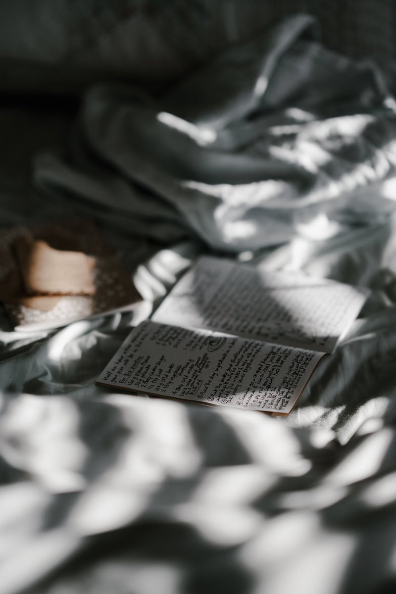 blockchainpoet's tweet photo. turning old pages
of her schoolgirl diaries,
wrinkled like dry leaves.
#haiku #haikuchallenge #turn #NFT #immutablerecord
Photo: Annie Spratt on Unsplash https://t.co/5rEchYCw6q