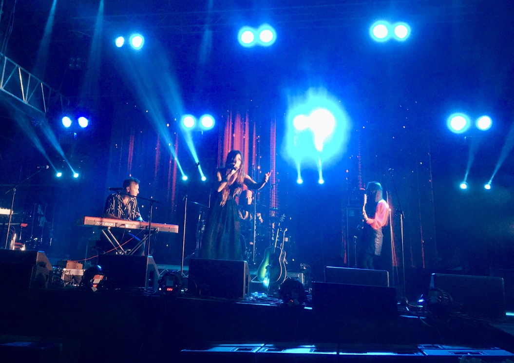 publicaddress's tweet photo. Reb Fountain and her band were brilliant and dramatic on Saturday evening at #Splore. And not just with her own songs: she basically took Nick Cave's 'The Weeping Song' and dared him to take it back. https://t.co/Sn7BYd1qui