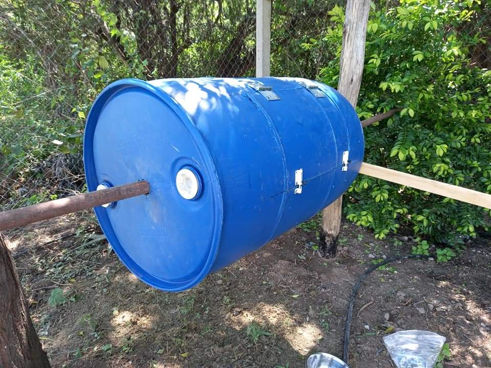 ILove_Oaxaca's tweet image. #Compostera giratoria para reducir residuos orgánicos; trabajo recién terminado.

Cambiemos de chip ♻️♻️ 

@Revista_mujeres @urbanosoax @eduarbike