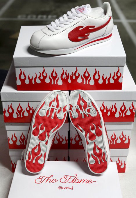 WBeholder's tweet photo. Después de vender The Flame Block Runners en 7 minutos en línea,@YG visitó Skid Row el viernes y regaló 50 pares a las personas sin hogar. Siempre uno real 💯
https://t.co/YdH9VPPk3j https://t.co/B8gUzAy7JS