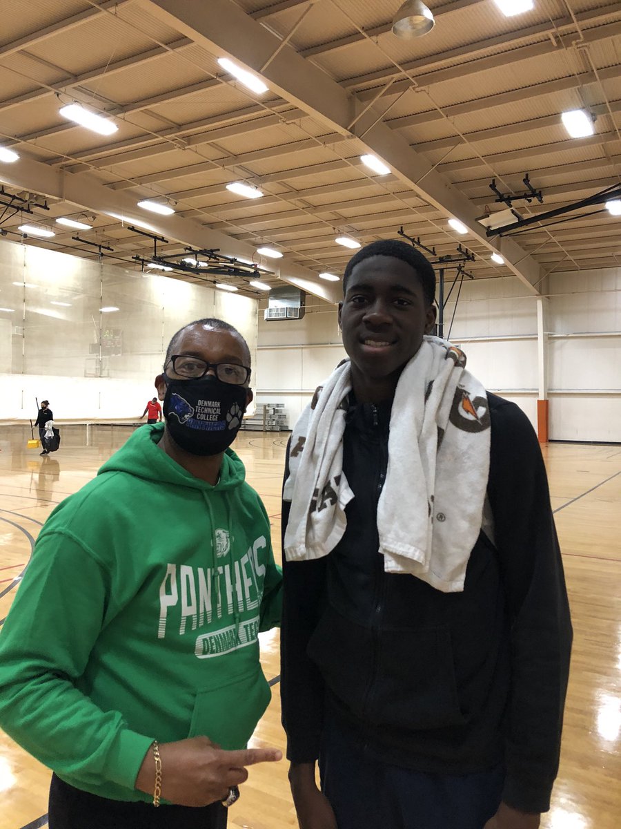 CoachDByrd's tweet photo. Watching some “Sonday” afternoon hoops!!! @baqi_lecky 
@SouthCobbBball 
#JuCoLife
#WeDifferent
#DenmarkTech
#GoPanthers🐆
#SeeYouInTheGym 
✝️🙏🏿💪🏿📚👨🏾‍🎓🏀🔥 https://t.co/g9SIcc2ejj