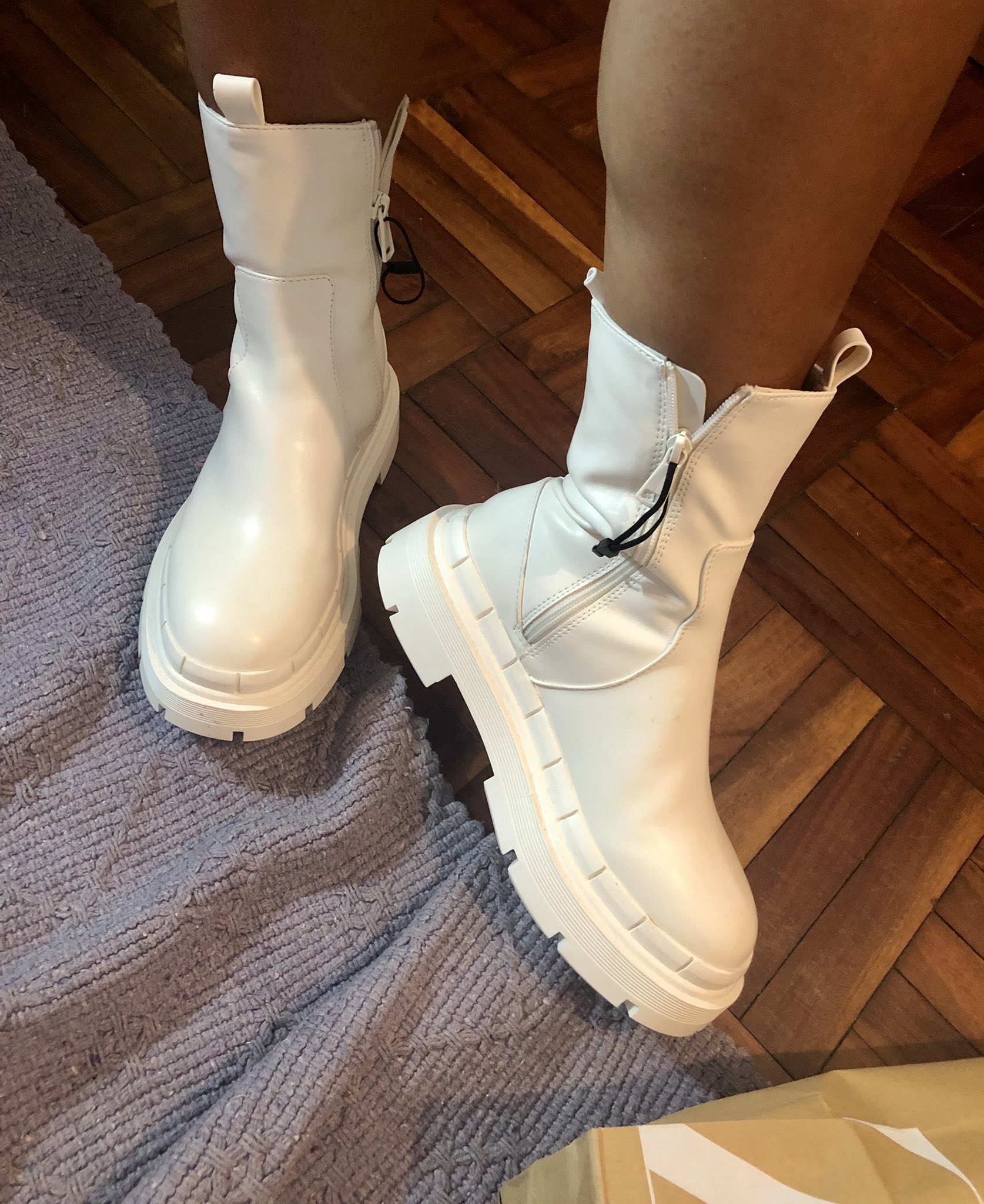 𝗚𝗶𝘂𝗹𝗶𝗮 ✨ on Twitter: "Me compre unas botas HERMOSAS 👢 en zara y mi padre me dice que te compraste de carnicero JAJAJAJAJJAJAJA estallada 😂 https://t.co/pNXp6FLwAs" / Twitter