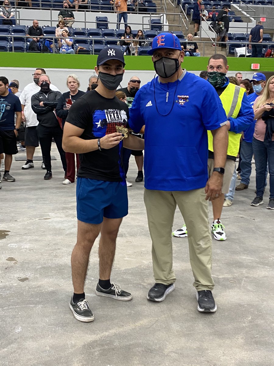 mchilifting's tweet photo. State champion Hugo Rodriguez getting his medal 🥇 https://t.co/5XbWCPIJyK