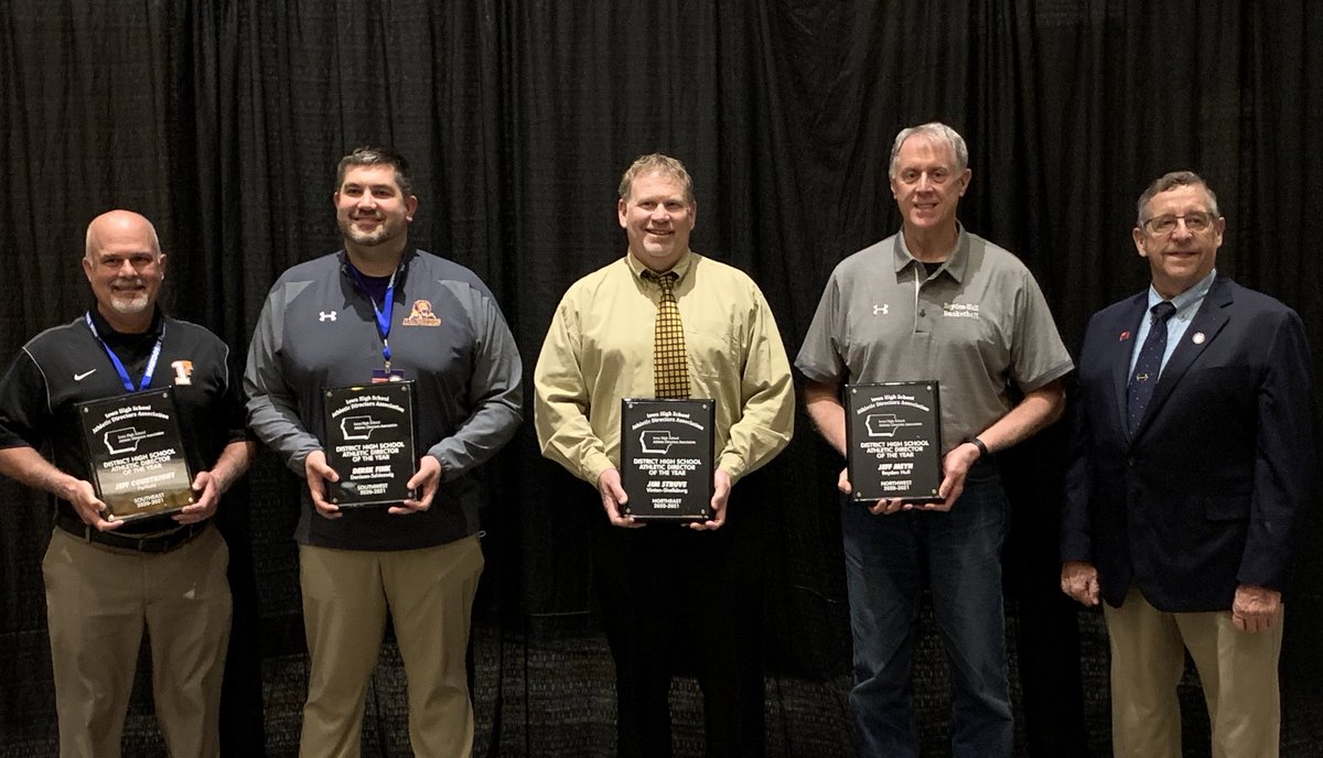 IOWAHSADA's tweet photo. Congratulations To our 2021 @IOWAHSADA District HS AD of the Year Award Winners https://t.co/cm5bTz5pF5