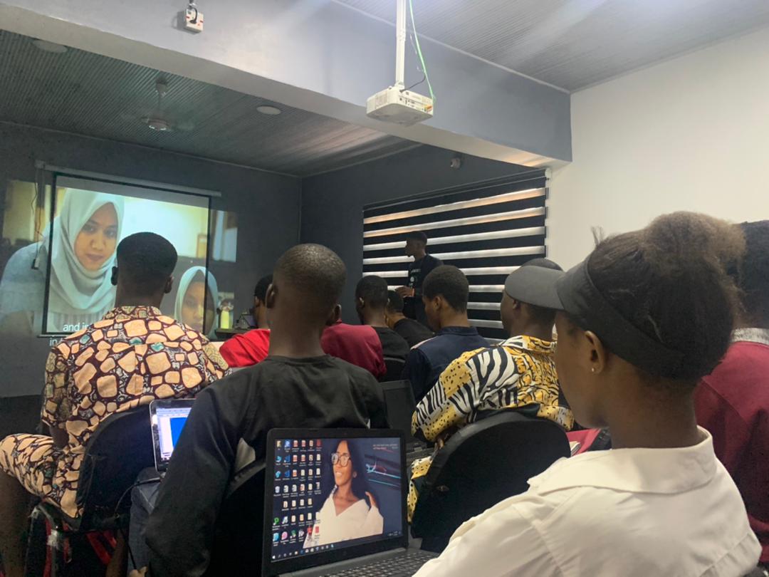 gdsc_fuo's tweet photo. ICONIC IO was a huge success, students were transported from the campus to the company where it was hosted.  #AI, #VirtualReality @AgilityCMS #MixedReality #webdevelopment
@auwalms @aniediudo @EricaKHanson @AI_Lift @Spellz49 @GideONyewuenyi @TinxStudio @Beveloper
@UcheAzubuko https://t.co/oqAqNytrc7