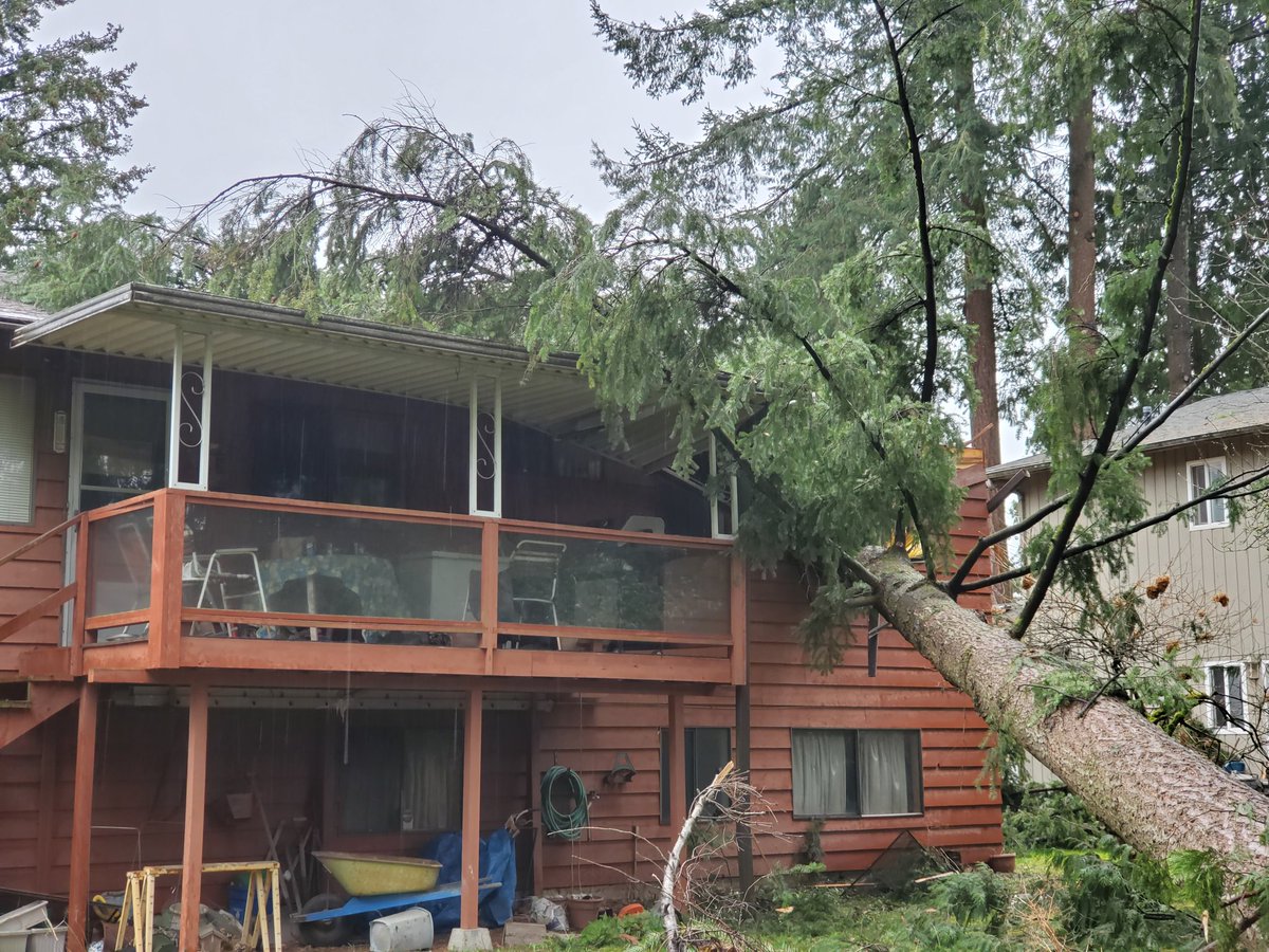 dsdhillon's tweet photo. @CBCNews the wind destroyed a house in a north delta neighborhood on delcrest drive https://t.co/gdepKsSF7L
