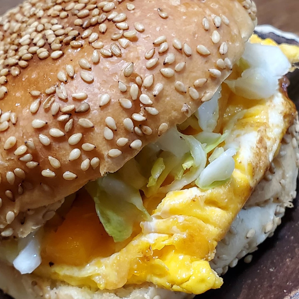 JasnTru's tweet image. I'll always have a weakness for a fried egg sandwich. This one has shikuwasa kosho and aged cheddar. #shikuwasa #shikuwasakosho #yuzukosho #eggsandwich #厚焼き玉子サンド instagr.am/p/CM_RiukgvR5/
