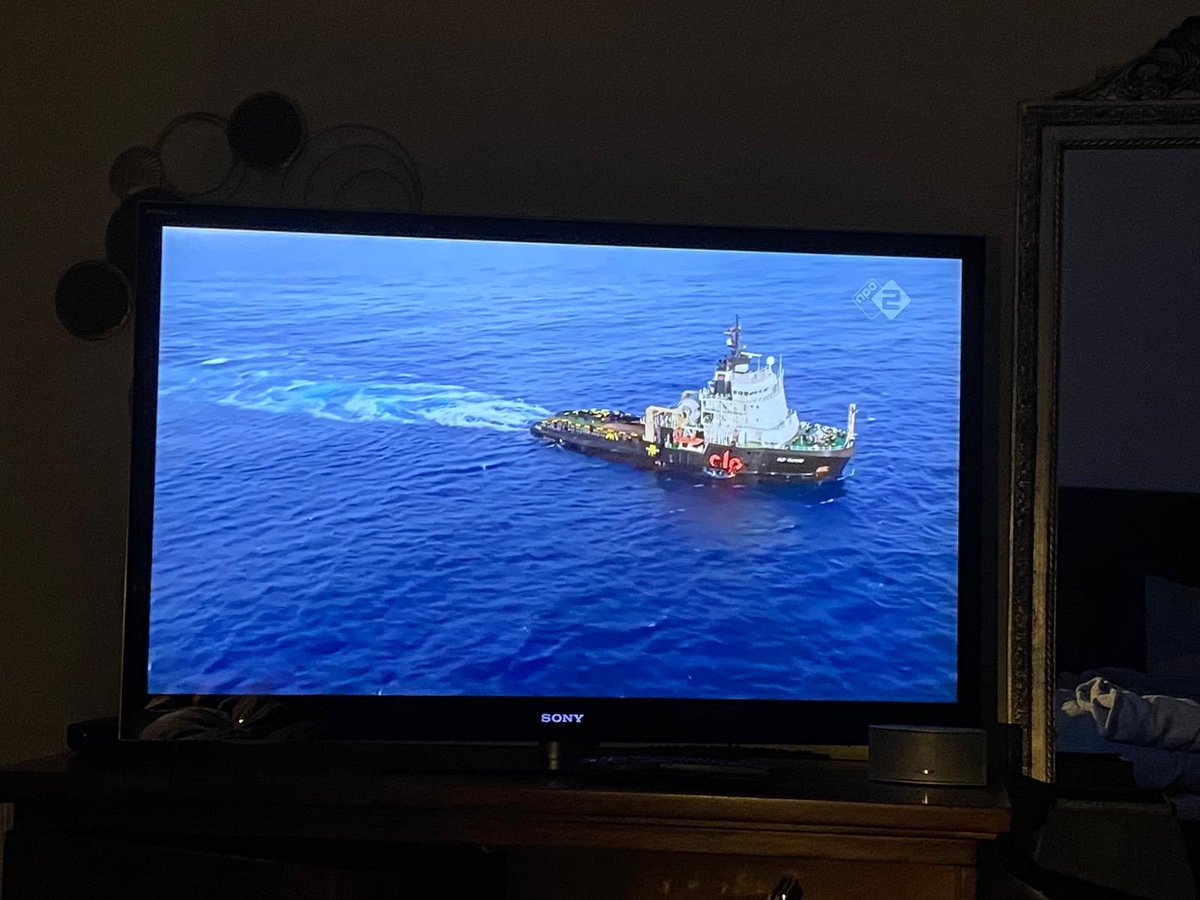 AnnetKoster's tweet image. Vanochtend prachtig nieuws op @NOS over #EVERGIVEN in het #suez-kanaal. Betrokkenheid van de #ALP Guard, ongeveer werelds sterkste sleepboot van 🇳🇱 rederij #ALP. Lid van @zeevaart. Trots op het Nederlandse maritieme cluster.