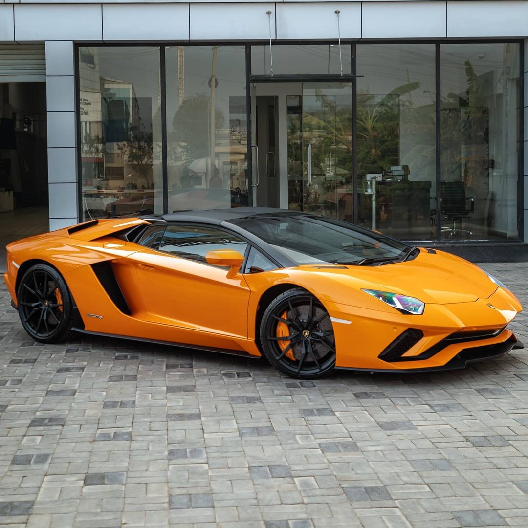 PrabhasRules's tweet image. #Prabhas Is The Only Second Indian To Own &quot; #Lamborghini Aventador S Roadster &quot; Car 👌