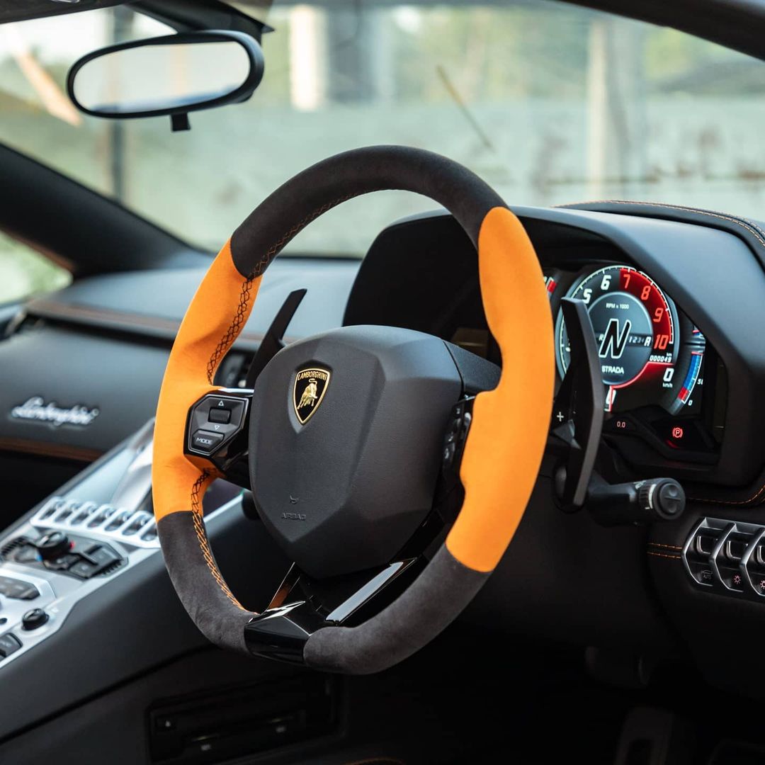 PrabhasRules's tweet image. #Prabhas Is The Only Second Indian To Own &quot; #Lamborghini Aventador S Roadster &quot; Car 👌