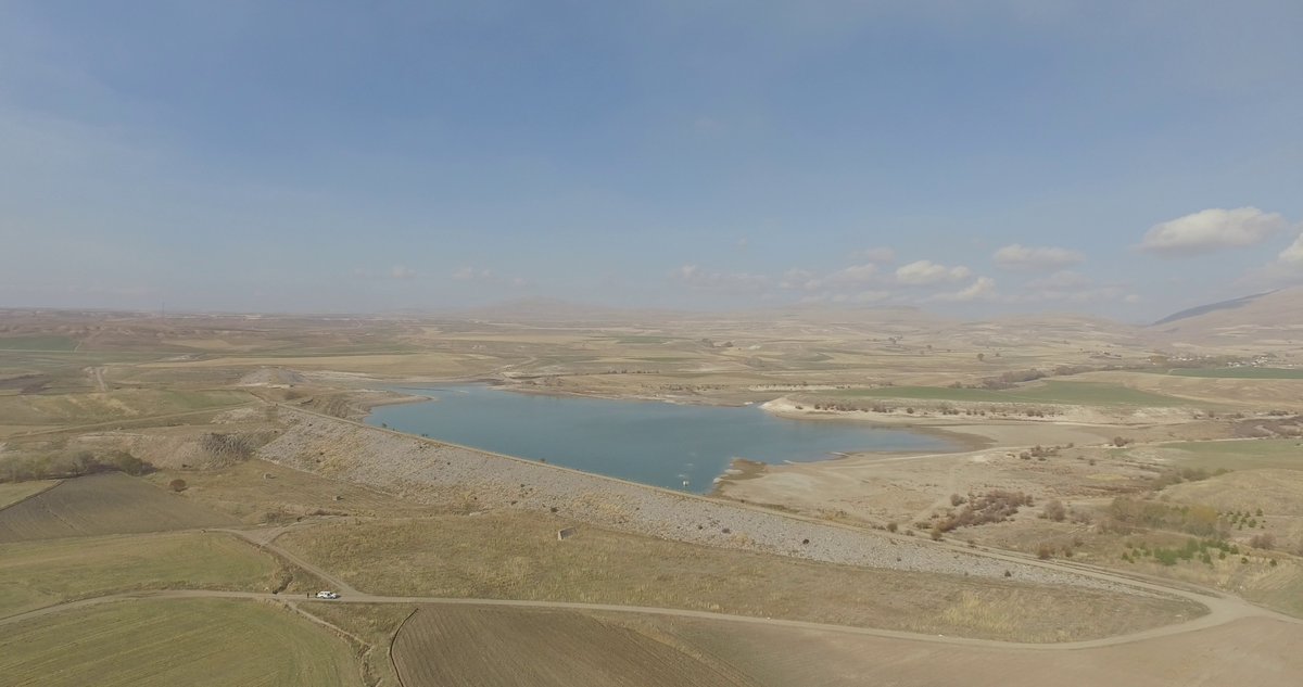 dsi_19_blgmd's tweet photo. #Sivas #Kangal #Bozarmut Göletin temelden yüksekliği 29 metredir. 4,30 milyon m³ su biriktirme hacmine sahip gölet, 10.100 dekar arazinin sulanmasına hizmet edecektir. https://t.co/zPDs5U5LYM