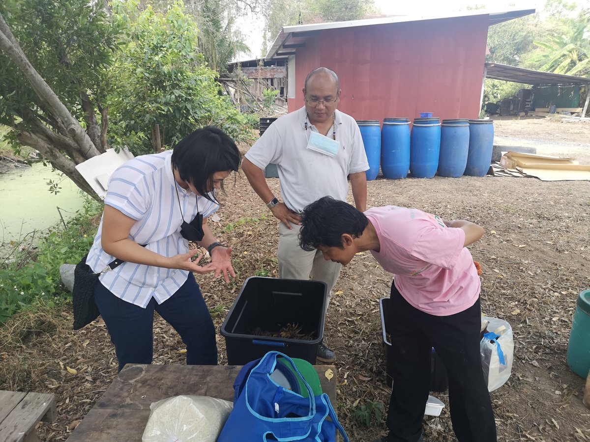NoFoodWaste_TH's tweet photo. ขอบคุณดร.แจ๊คจากโครงการหลวงที่มาเยี่ยมครับ พวกท่านเป็นแขกชุดแรกของโครงการเราเลย
มาช่วยกันสร้าง #ชุมชนสีเขียว กันนะครับ https://t.co/o63V3xZuyG