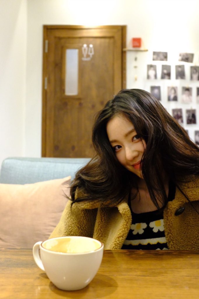 baechurenes's tweet photo. my favorite irene pics ever i think https://t.co/rdeQs0Daj2