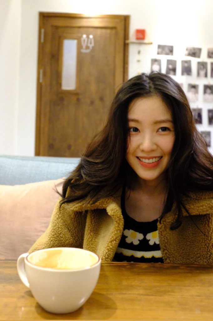baechurenes's tweet photo. my favorite irene pics ever i think https://t.co/rdeQs0Daj2