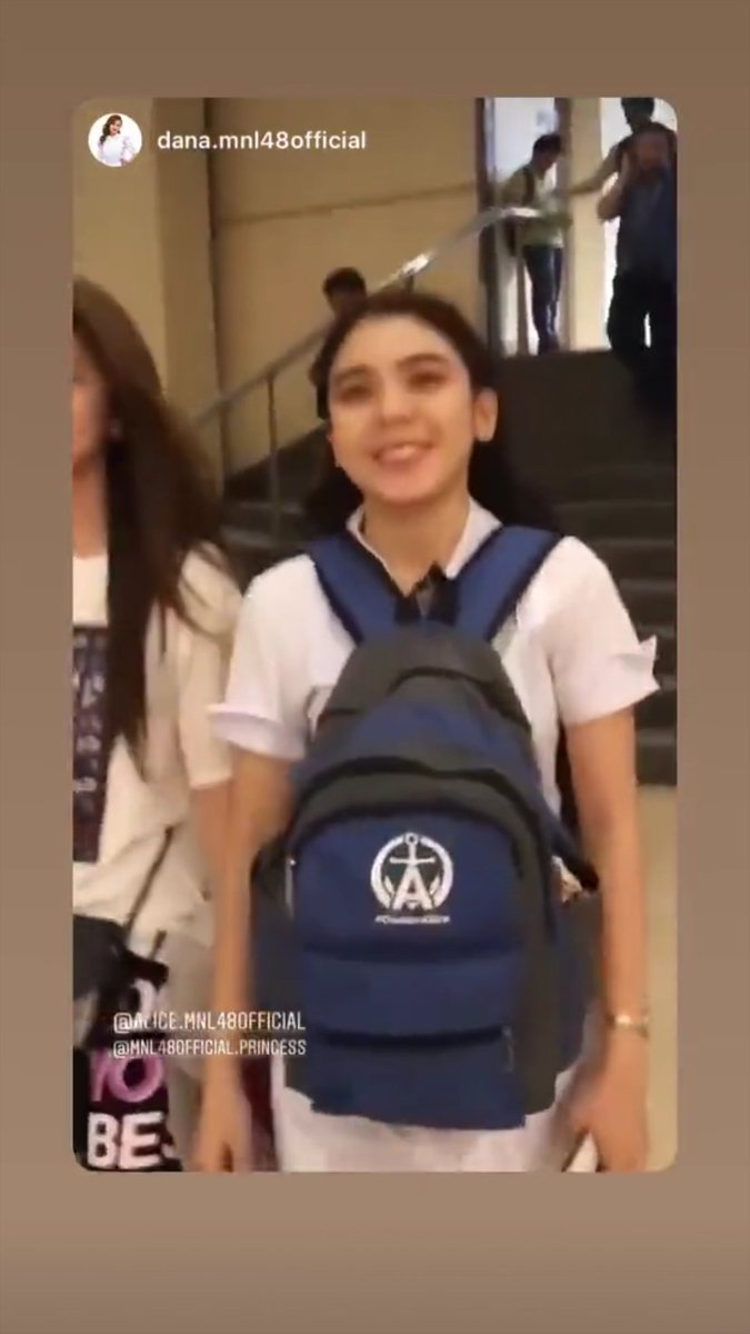 UroNawa's tweet photo. 2 years ago, I gave this bag to Capt. Alice as bday gift. Ginawa namin ito ng Nanay ko. Sabi ni Capt. sa IG live ggamitin daw nya.
Akala ko joke lang.
Then several months later I saw her using it sa story 😊 Sobrng appreciative ni Capt. 😭
#CaptainAliceDay
@mnl48official https://t.co/7SJAuJeBDD