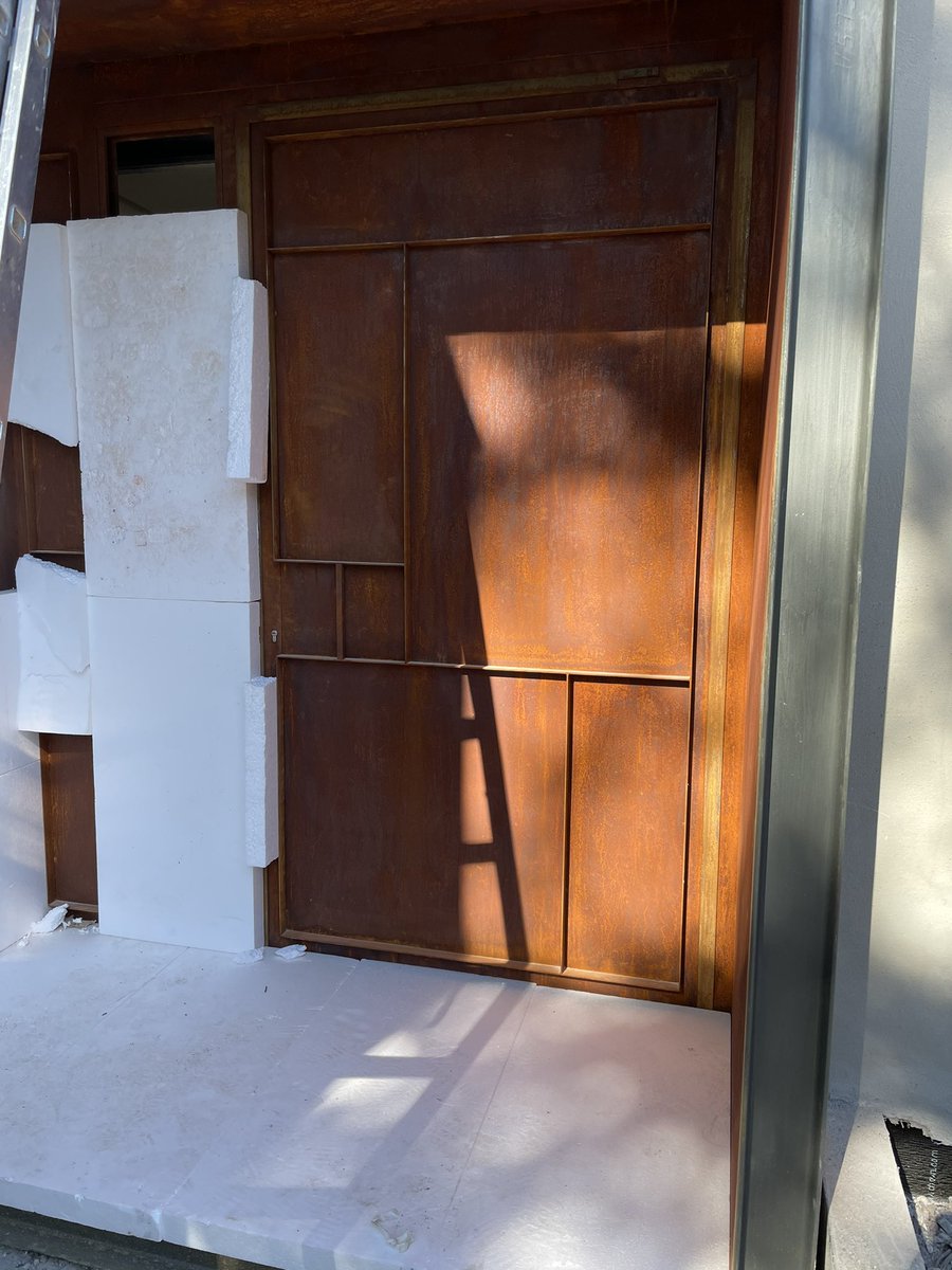 CastillaNavas's tweet photo. Hoy continuamos nuestro montaje en acero corten, ya se va viendo color,@cealca https://t.co/s56sSYFubU