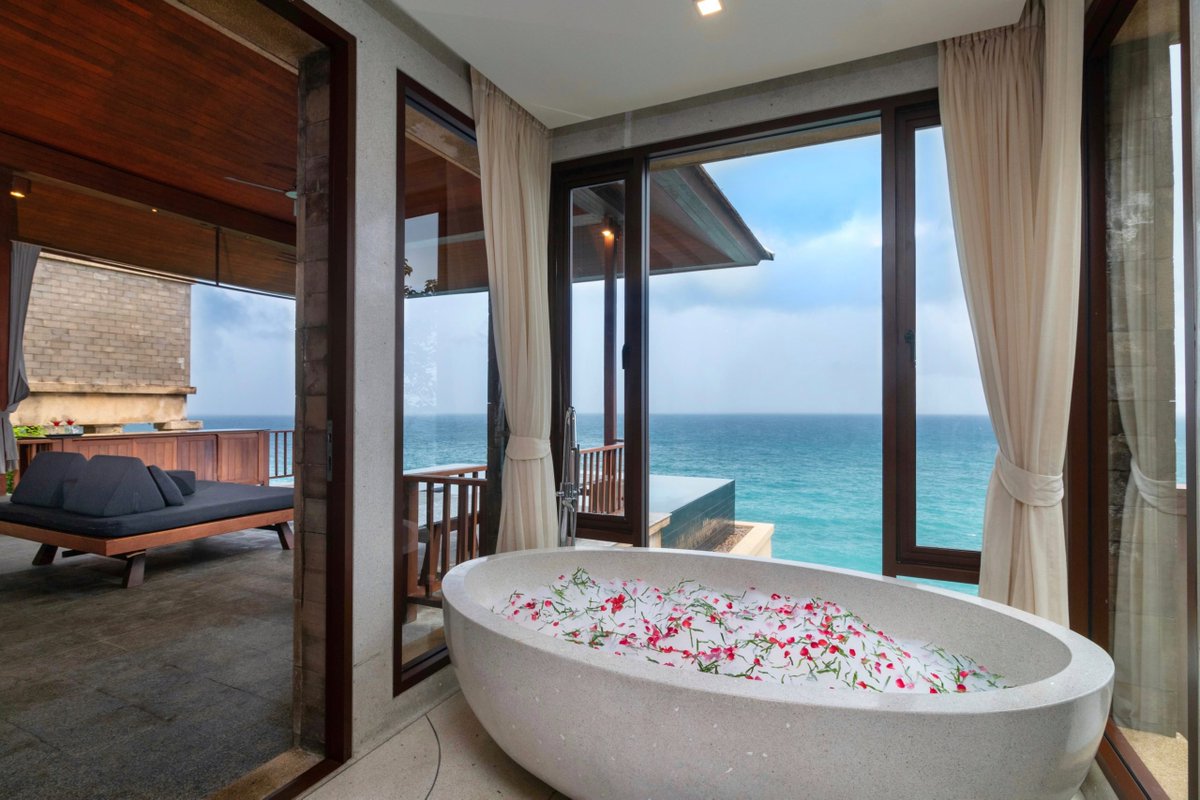 soyoso's tweet photo. วันนี้จองห้อง cliff pool villa  ของภารีสา รีสอร์ทที่ภูเก็ตให้ลูกค้าไปสามคืน มีโปรดีเลยแนะนำไป พอส่งรูปให้ลูกค้าแล้วตัวเองก็อยากจะไปมากกกกก แต่ต้องยั้งก่อน เพราะว่าโปรแล้วยังคืนละหมื่นต้นๆ แพงไปสำหรับเรา บ่อไหวเด้อ 55555
#paresa  #ภารีสา #ภูเก็ต #พี่โยพาเที่ยว https://t.co/OkYQ2zXTu5