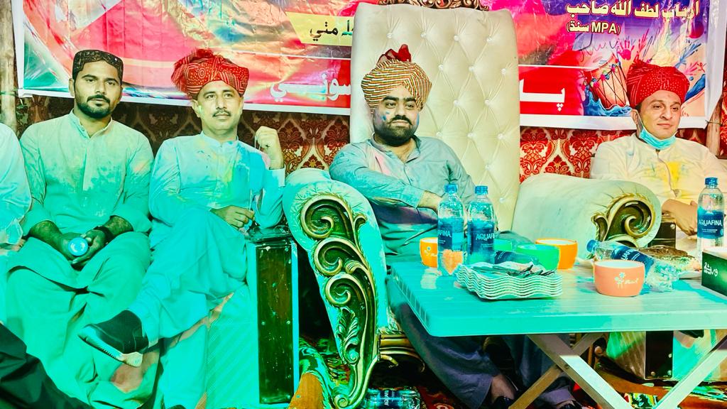 AhmeedJanjhi's tweet photo. PPP MPA king of thar @arbab_lutfullah celebrated Holi in Mithi.Thar is symbol of peace n pluralism where we celebrate all religious n cultural events. Holi 2021 is celebrated here by Hindu n Muslims n that is example of religious harmony. 
#HoliInThar 
#PeacePluralismOfThar https://t.co/YQIOiG7Zvb