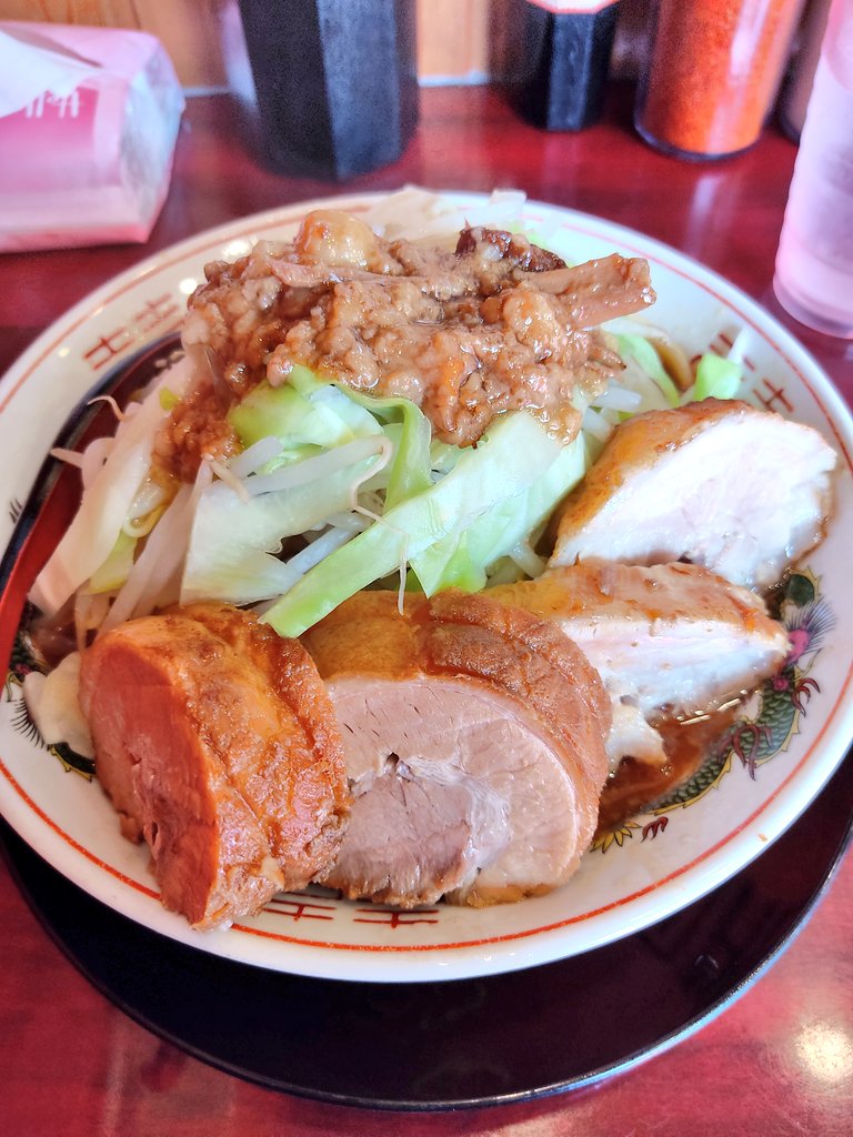 豚 町田 ぶっ [ぶっ豚 町田店]超極太麺、分厚い豚を食べるならこの二郎インスパイア。