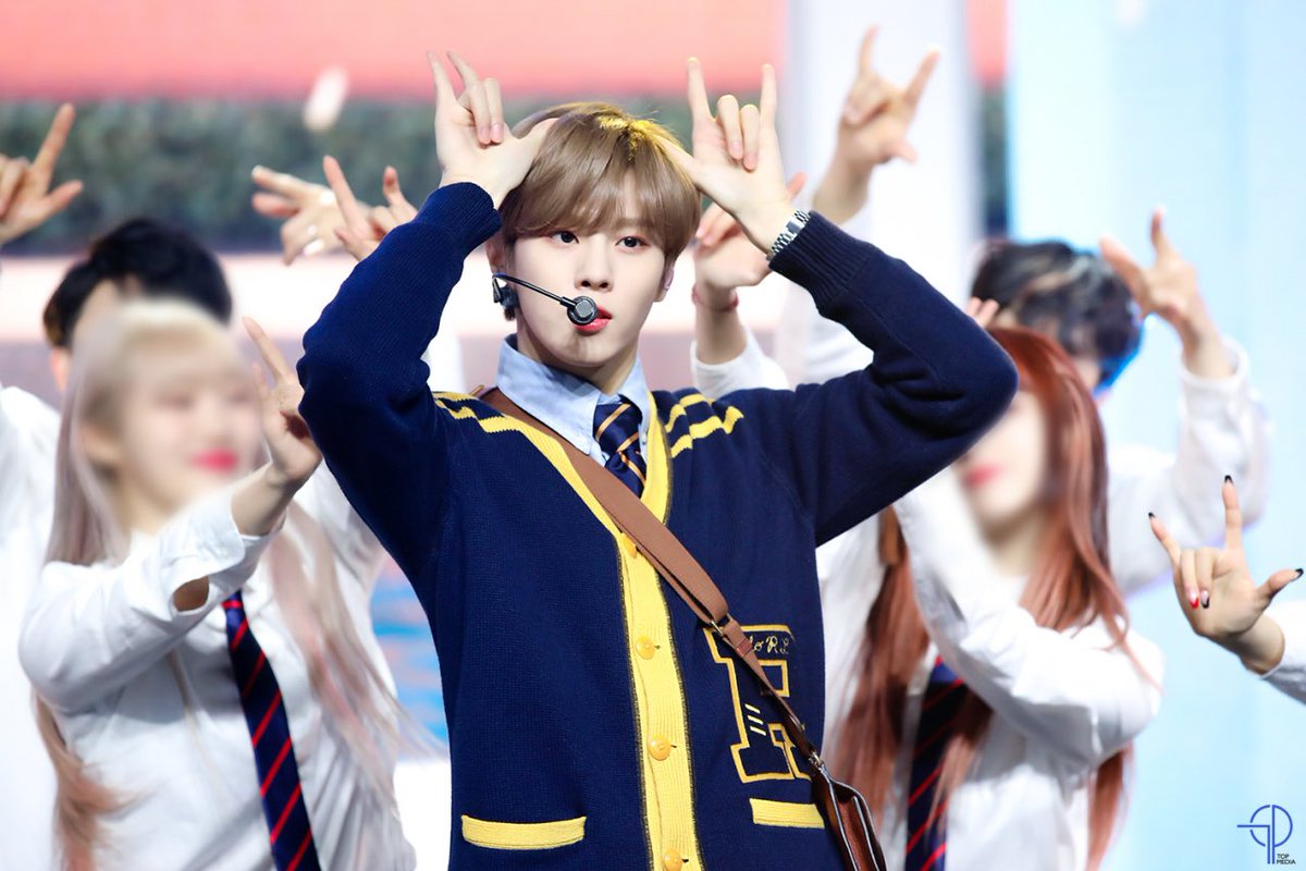withws1027love_'s tweet photo. N423 팬미팅 기사 사진 #김우석 ❣️ https://t.co/uvRAtaJF2S