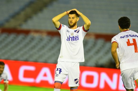 JavierBonetG's tweet photo. Me impresiona lo de Santiago, con los pocos minutos que ha disputado muestra que tiene una gran técnica, el otro día con el tiro libre que pegó en el horizontal y hoy en la hora la precisión con la que envió el balón al área. Su conducción de balón es muy buena también.

TALENTO https://t.co/wb5vHIgm9C