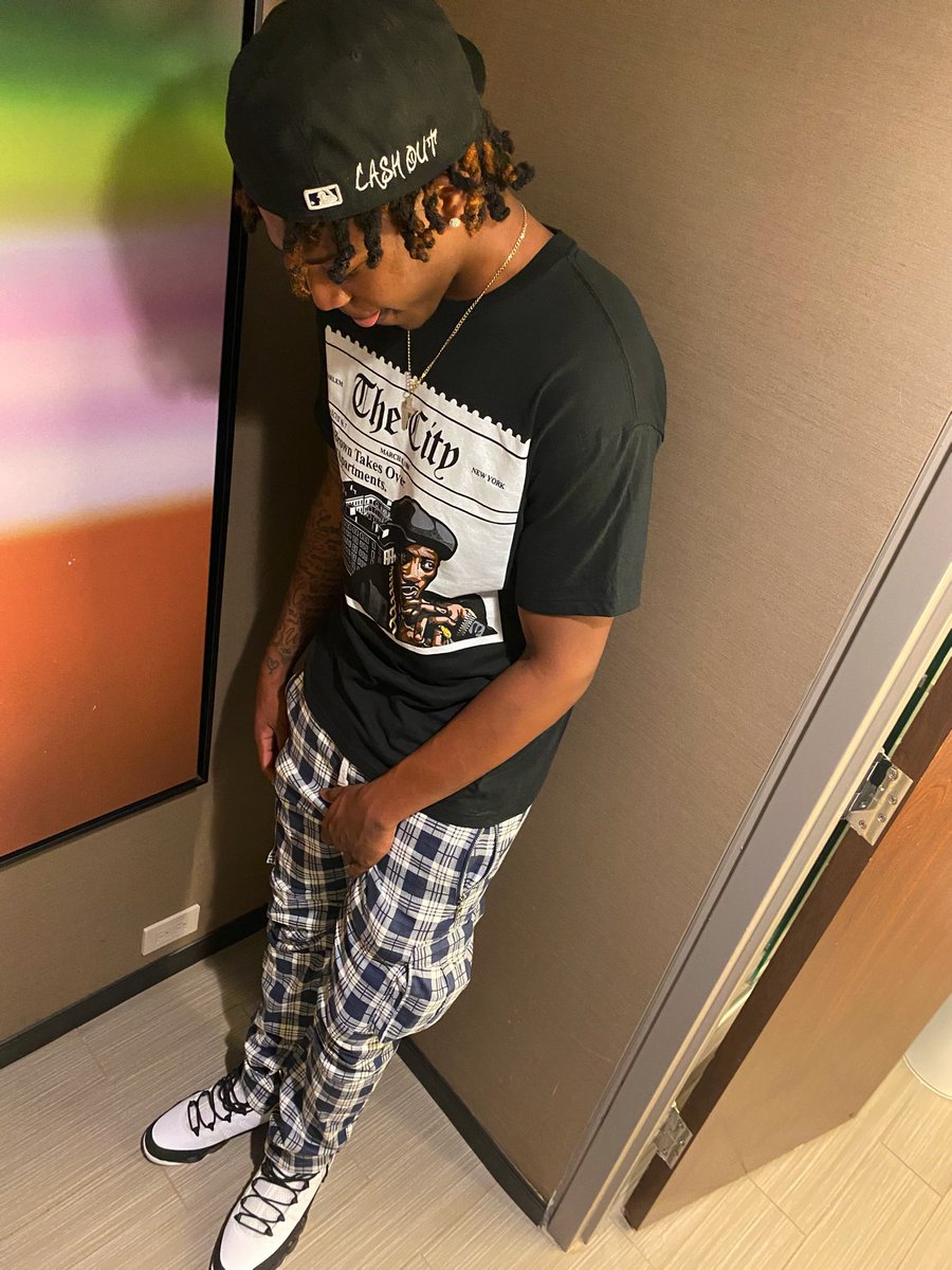 LowKeyCashOut_'s tweet image. Balling on these fuck nixxas 🏋🏾‍♂️like I got cheat codes 🤫yea det lil nixxa in beast mode🥶❗️