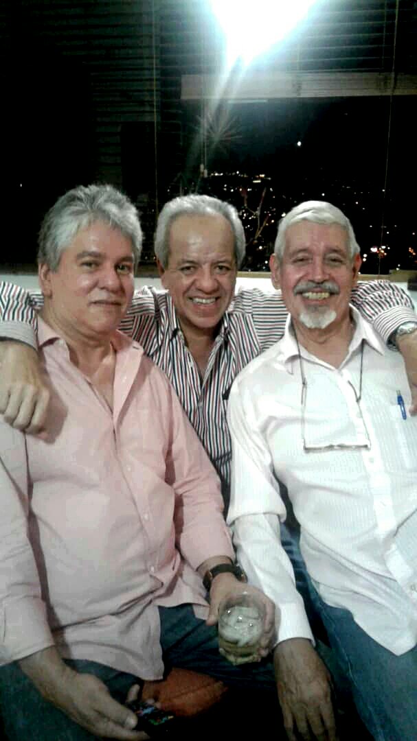 seyama11's tweet photo. #LosTresMosqueteros #SimplementeLaVida #QuédateEnCasa #SiemprePresente https://t.co/mwDZoxmDNd