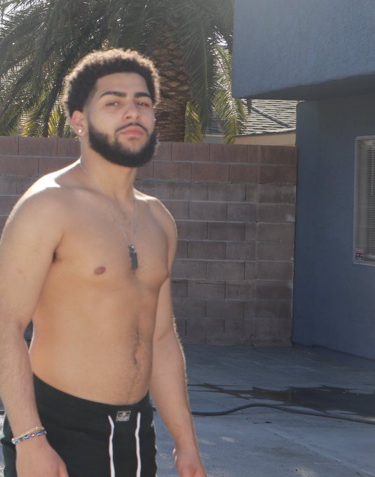 Watch gorillaglue327's leaked NSFW photo on TwXstars