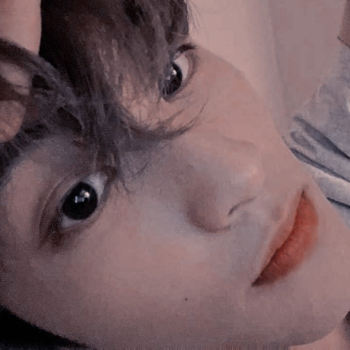 Edelcitoxxx's tweet photo. Mi foto de perfil, por si quieren guardar a este precioso chico de nombre Edel. 

Estoy soltero, tengo 24 años, soy bisexual, digo, por si gustan salir. Wink.
#EdelBonito #fakeland #roleplayeraccount https://t.co/La2sfUduvX