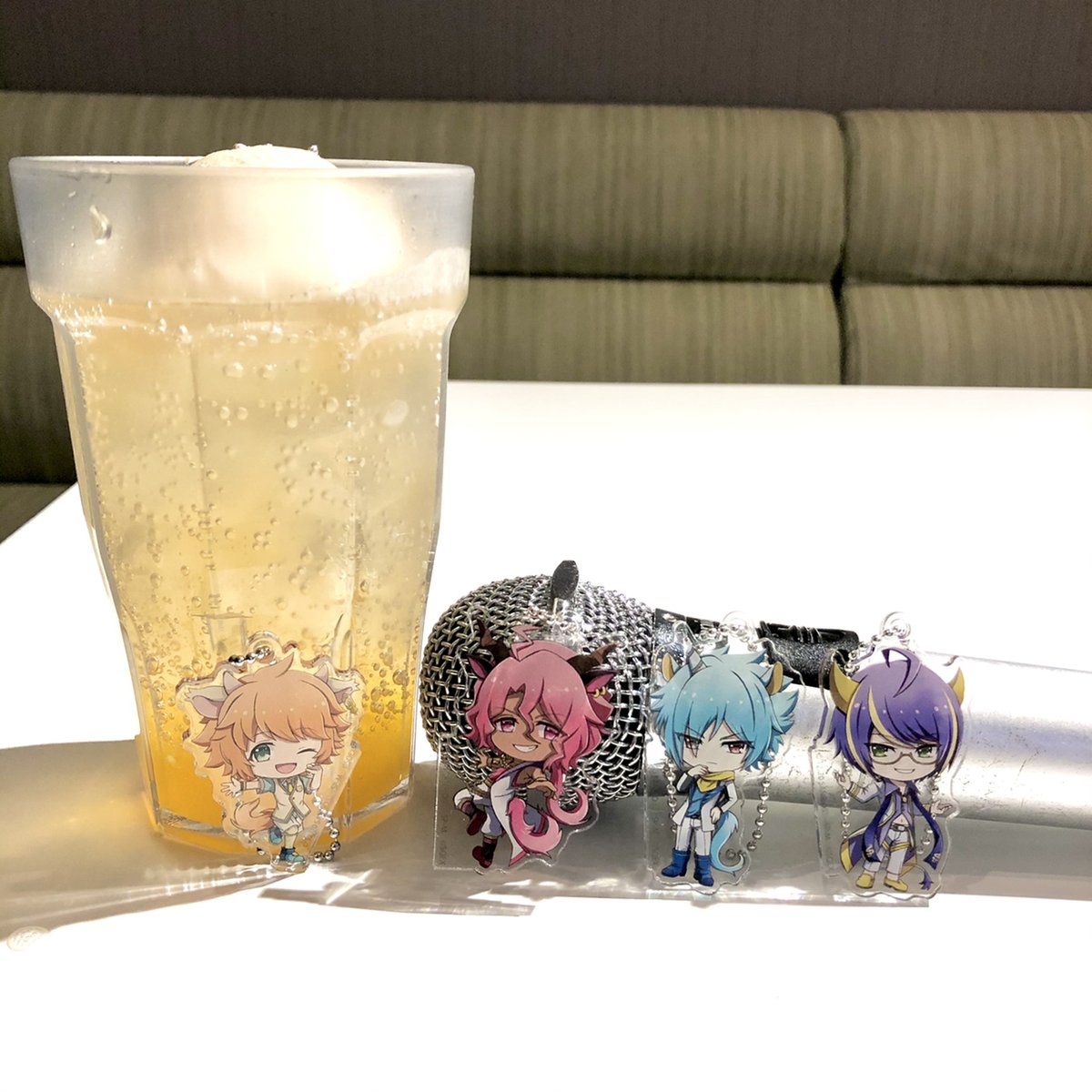 カラ鉄公式アニメゲーム情報 本日3 29は Sb69 アルゴン さんのお誕生日 おめでとうございまっそー カラオケの鉄人 では ショバフェス コラボを実施中 Arcareafact のコラボドリンクや描き下ろしグッズをを販売中 楽曲も カラ鉄 限定配信中