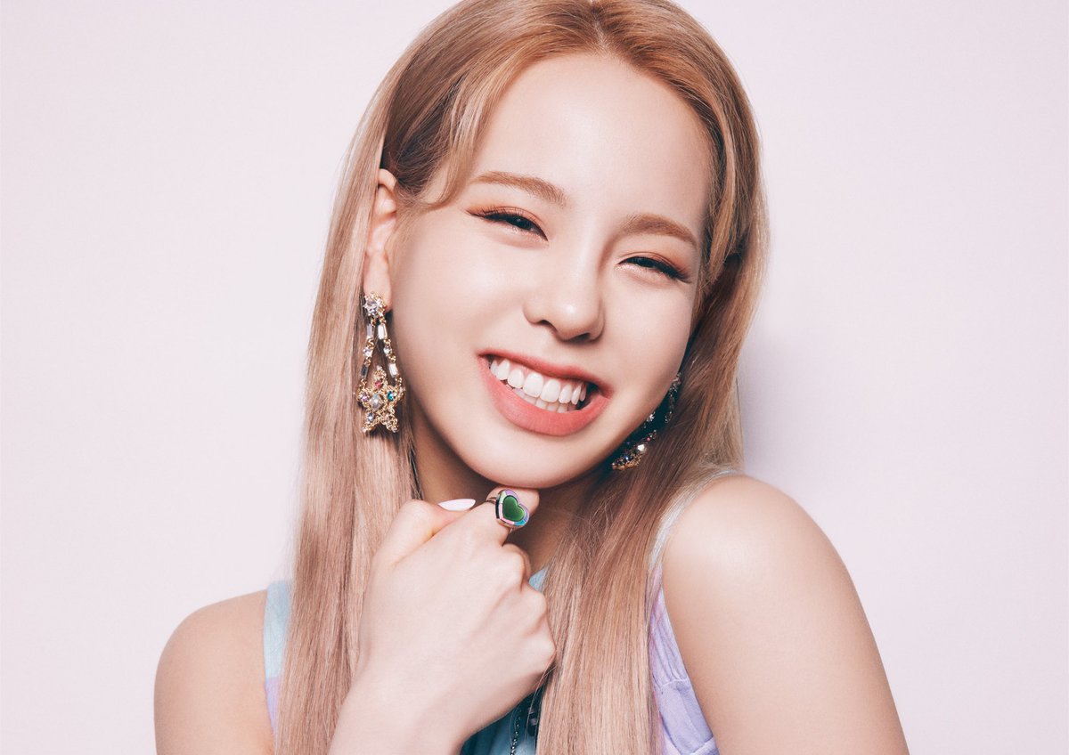 NiziU Official Website
