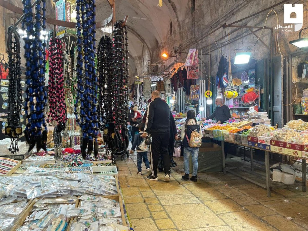 kkbmalaysia's tweet photo. Kemeriahan pasar Al- Qattaneen berdekatan Masjid Al-Aqsa utk menyambut bulan yg mulia bulan Ramadan.
.
#sedekahramadan #tajaaniftar #palestine #kkb4u #spreadinghumanity https://t.co/MSzDmeuFT3