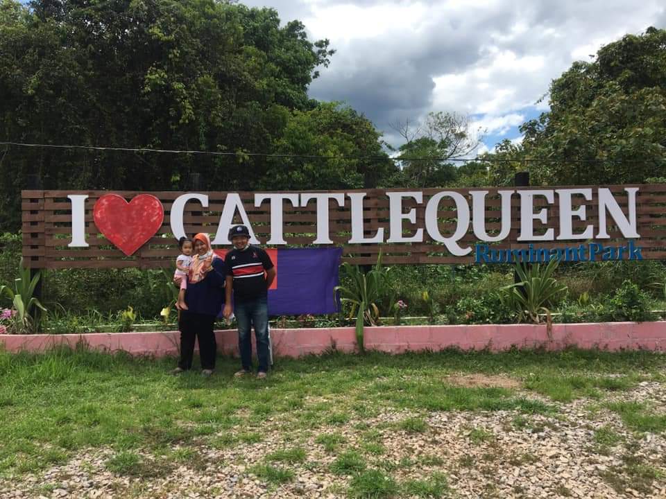 CattleQueenPark's tweet photo. Port lepak santai bersama keluarga tersayang ❤️❤️ kat mana tuu🤔? KAT KLUANG JOHO JE UOLLSSS. Pelbagai aktiviti yang menarik ada kat sini tauuu. Bole animal feeding, bole petting animal. Nak peluk2 haiwan kat sini punn bolee sebab semua haiwan kat sini jinak2 tauuuu🤭🤭 https://t.co/vDld5KEvaN