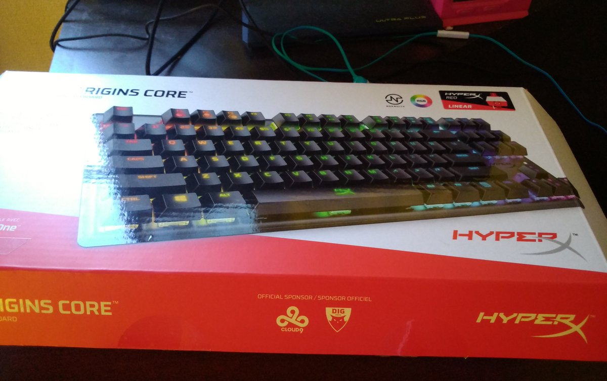BacTone12's tweet photo. 新しいキーボード買いました(ハイパーx、赤軸、) https://t.co/jiU50EQlYs