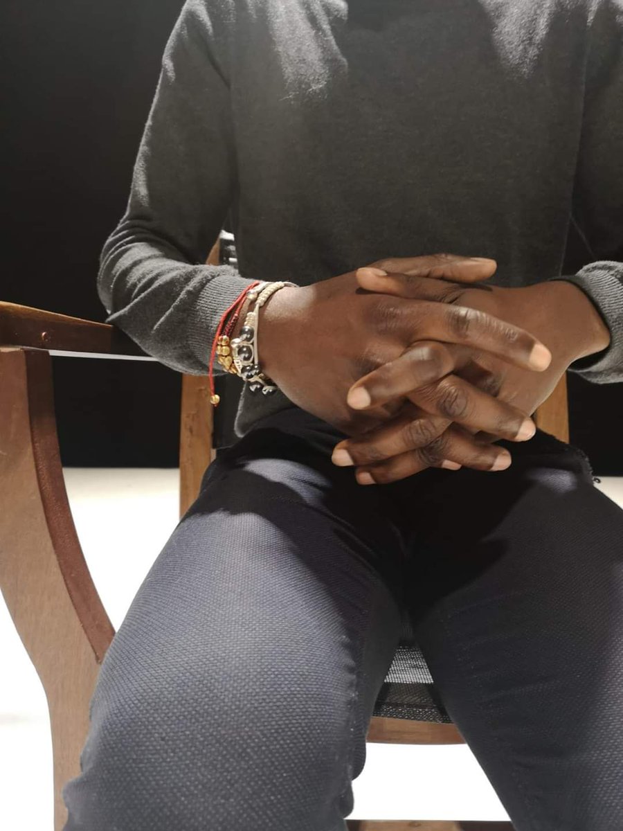 slimanetirera's tweet photo. Les espaces de discussion "en non-mixité" entre personnes discriminées et/ou victime de racisme (LGBTQIA, sexe et couleur de peau) sont utiles pour aller vers l'universel. C'est vers cette "3ème voie" ni "racée" ni "invisibilisé" que j'appelle dans mon livre #LaFindesPotes https://t.co/dvejmx3Udk